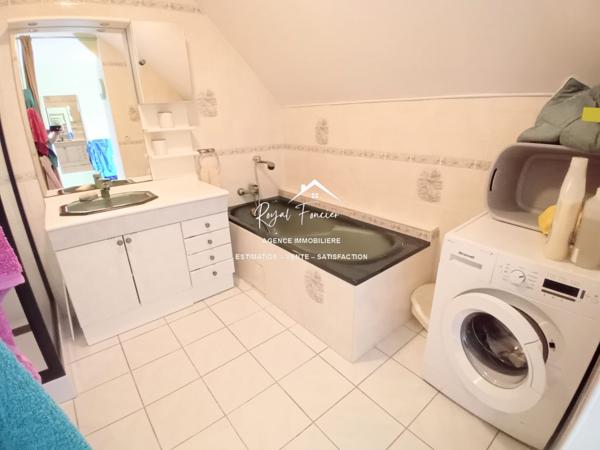 Vue sur le parc et la piscine, dans un cadre idyllique , venez poser vos valises