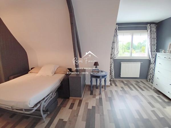 Vue sur le parc et la piscine, dans un cadre idyllique , venez poser vos valises