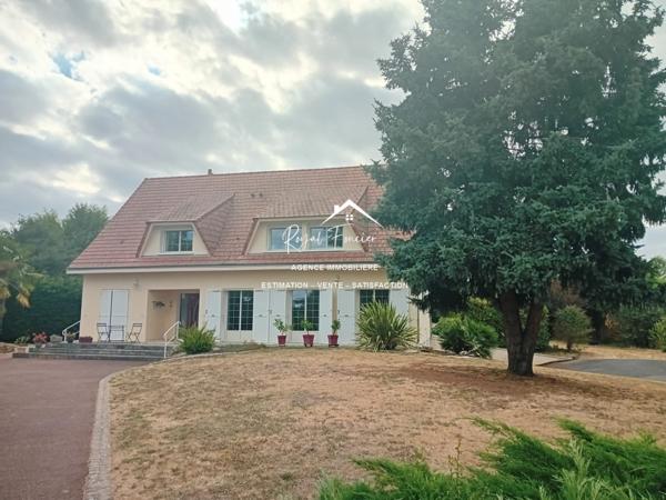 Vue sur le parc et la piscine, dans un cadre idyllique , venez poser vos valises