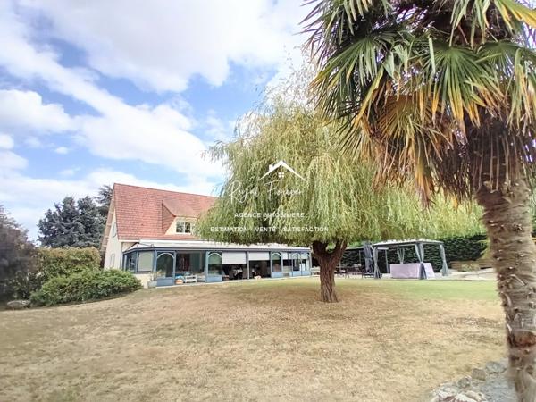 Vue sur le parc et la piscine, dans un cadre idyllique , venez poser vos valises