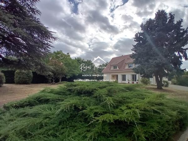 Vue sur le parc et la piscine, dans un cadre idyllique , venez poser vos valises