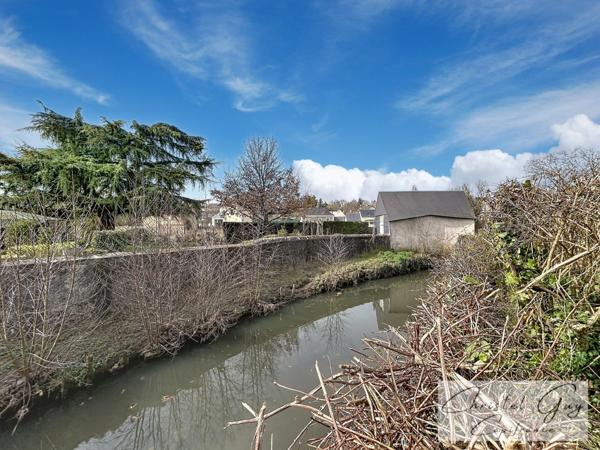 Maison bourgeoise à vendre 12 pièces, 7 chambres, centre ville Montval sur Loir (72500),