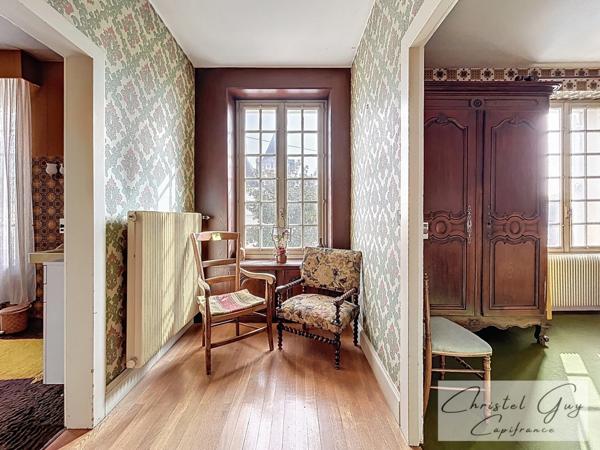 Maison bourgeoise à vendre 12 pièces, 7 chambres, centre ville Montval sur Loir (72500),