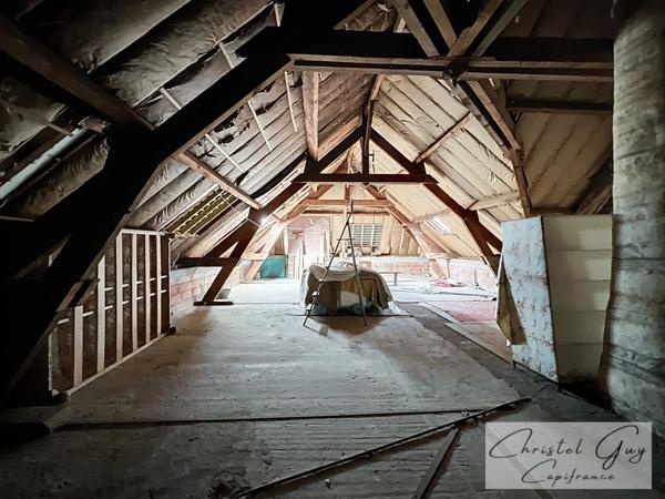 Maison bourgeoise à vendre 12 pièces, 7 chambres, centre ville Montval sur Loir (72500),