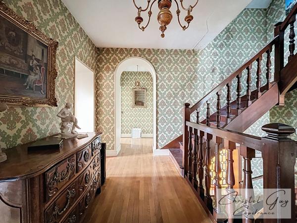 Maison bourgeoise à vendre 12 pièces, 7 chambres, centre ville Montval sur Loir (72500),