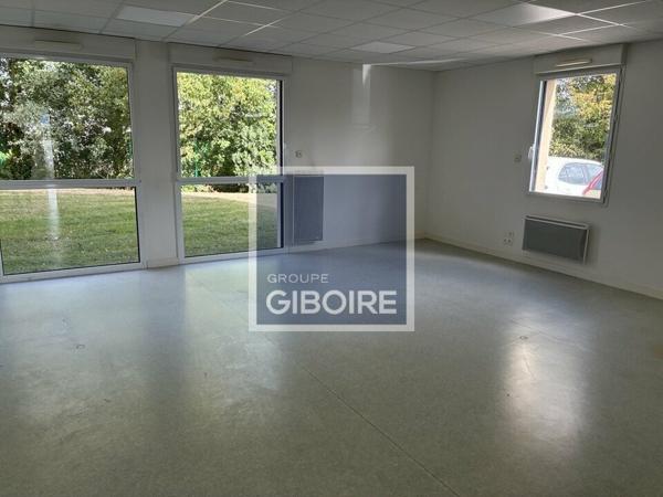 Bureaux - A LOUER - LE RHEU (réf : 35.7357)