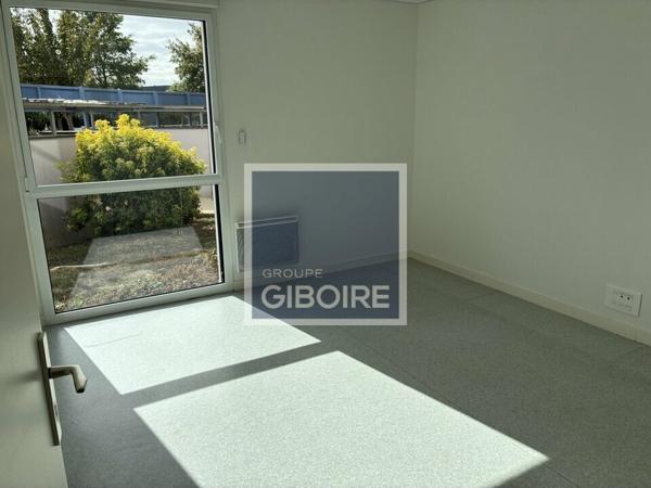 Bureaux - A LOUER - LE RHEU (réf : 35.7357)