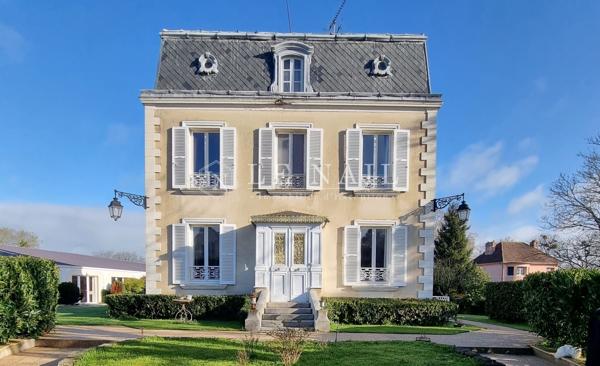 ELEGANTE MAISON DE MAITRE aux PORTES DE LA MAYENNE