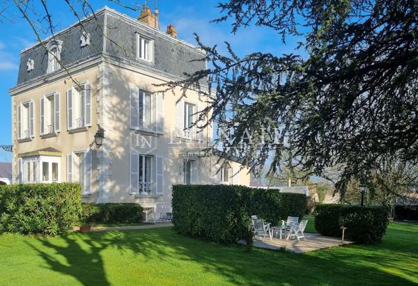 ELEGANTE MAISON DE MAITRE aux PORTES DE LA MAYENNE