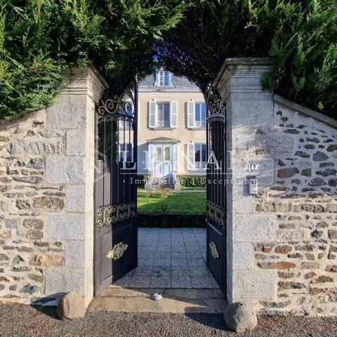 ELEGANTE MAISON DE MAITRE aux PORTES DE LA MAYENNE