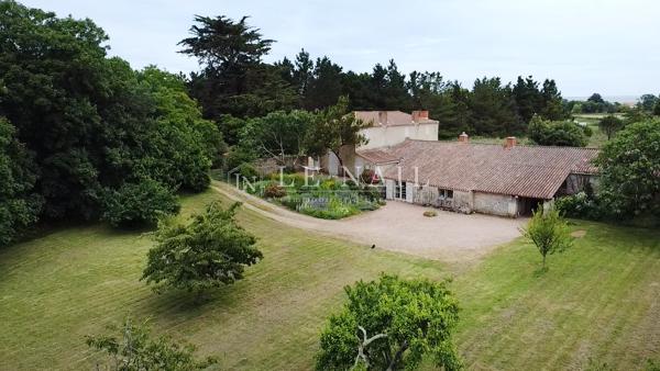 Charmant logis Vendéen avec dépendances dans un environnement unique proche de la mer