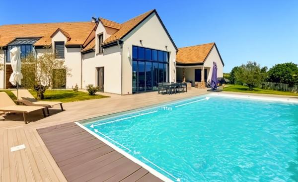 Magnifique propriété contemporaine de 11 pièces!!!