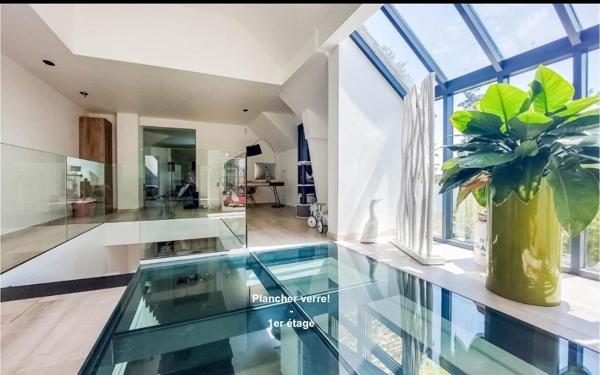 Magnifique propriété contemporaine de 11 pièces!!!