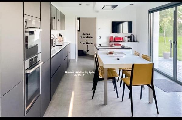 Magnifique propriété contemporaine de 11 pièces!!!