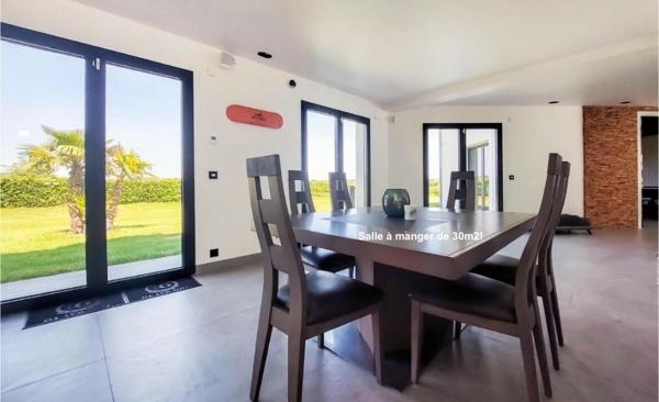 Magnifique propriété contemporaine de 11 pièces!!!