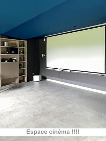 Magnifique propriété contemporaine de 11 pièces!!!