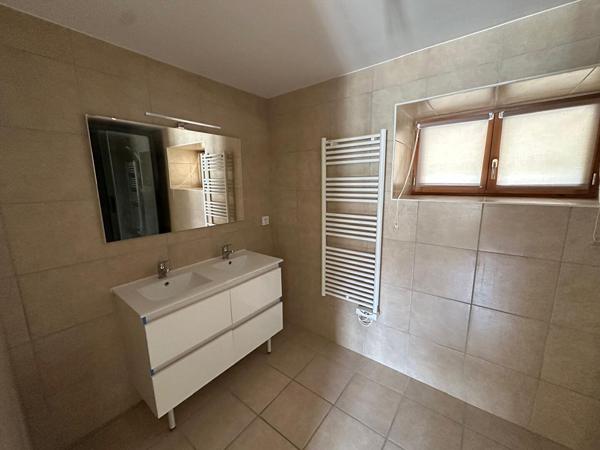 A LOUER - Appartement Lattainville 2 chambres - 100.23 m2 avec garage