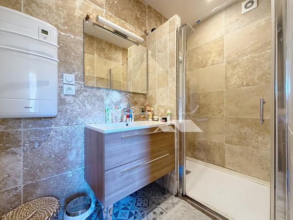 Millau (12100) Quartier des Aumières // Maison 6 pièces 105 m2 habitables environ avec jardin, piscine et spa