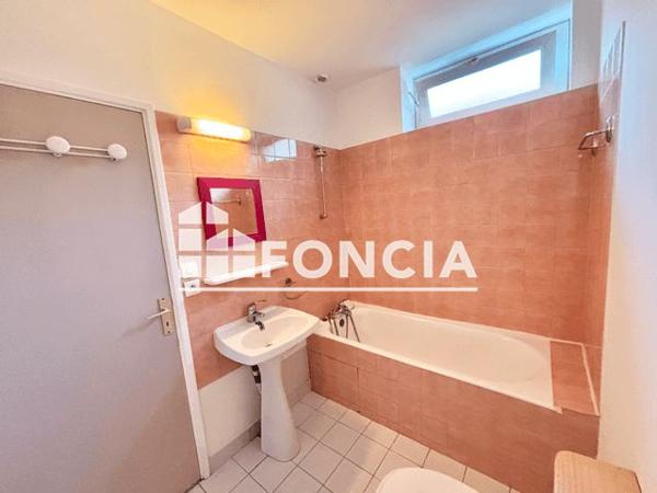 Location Studio 25 m² - 37 RUE DES BRANDONS Guilherand-granges 07500