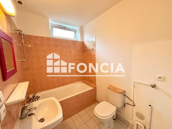 Location Studio 25 m² - 37 RUE DES BRANDONS Guilherand-granges 07500