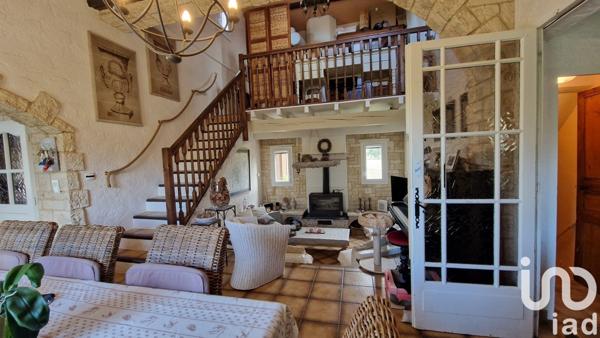 Maison traditionnelle 7 pièces de 233 m² à Valensole (04210)