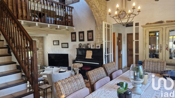 Maison traditionnelle 7 pièces de 233 m² à Valensole (04210)