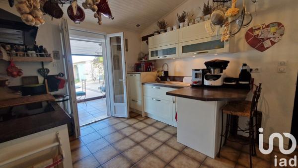 Maison traditionnelle 7 pièces de 233 m² à Valensole (04210)