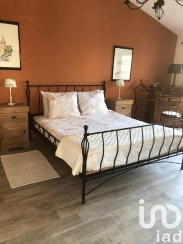 Maison traditionnelle 7 pièces de 233 m² à Valensole (04210)