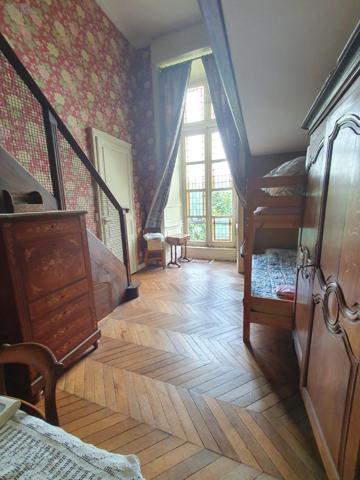 Grande propriété à vendre à La-Ferté-Bernard dans la Sarthe (72400), ref : 336