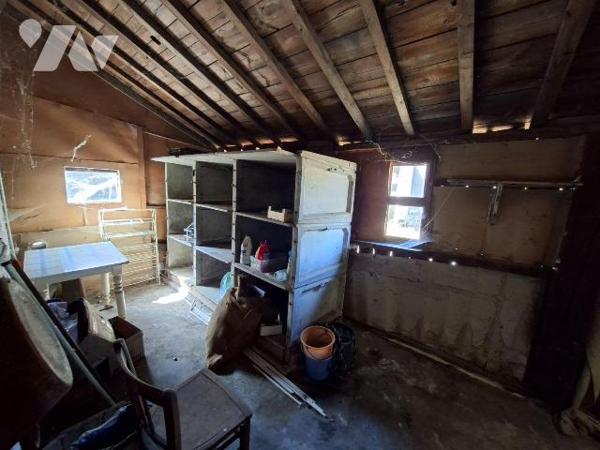 Maison à vendre à SAINS RICHAUMONT, comprenant une cuisine, un séjour, deux chambres communican...