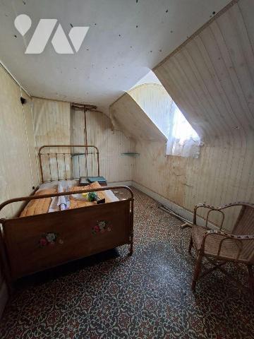 Maison à vendre à SAINS RICHAUMONT, comprenant une cuisine, un séjour, deux chambres communican...