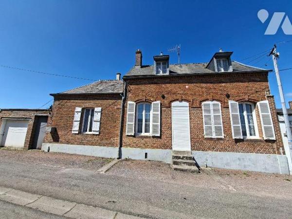 Maison à vendre à SAINS RICHAUMONT, comprenant une cuisine, un séjour, deux chambres communican...