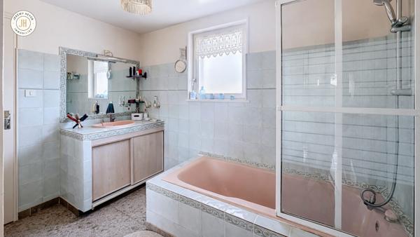 À vendre - Maison traditionnelle, 5 pièces située à Chavanoz (38230)