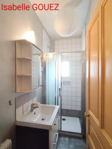 Bien avec petite vue mer lointaine quartier Cesson