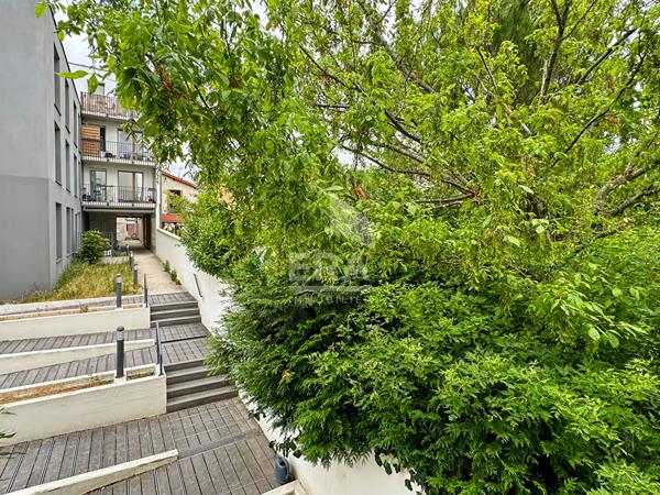 Appartement Montreuil 3 pièce(s) 63,01 m² avec place de parking en sous-sol et  grand local vélo