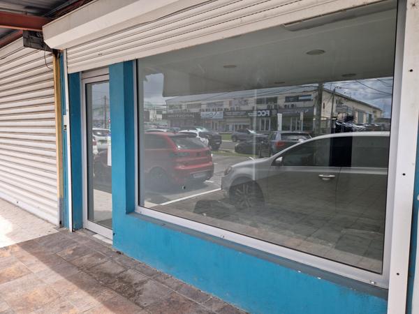 Baie-Mahault (97122) À louer – Local commercial 70 m² à Jarry