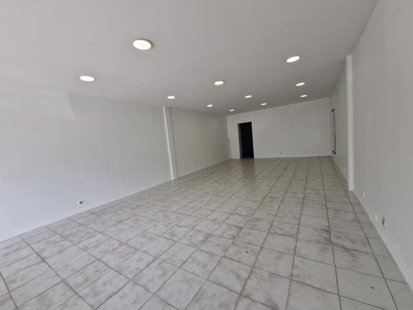 Baie-Mahault (97122) À louer – Local commercial 70 m² à Jarry