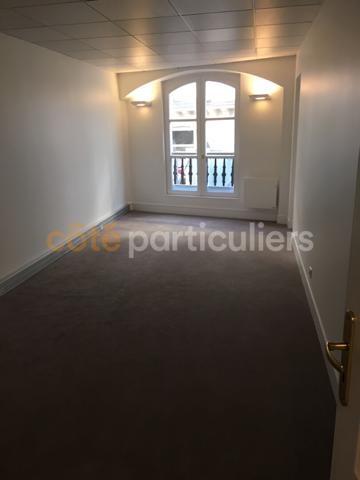 Location
                Bureaux61 m² - 3 Pièces -
                    PARIS (75002)