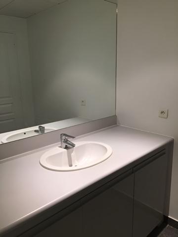 Location
                Bureaux61 m² - 3 Pièces -
                    PARIS (75002)