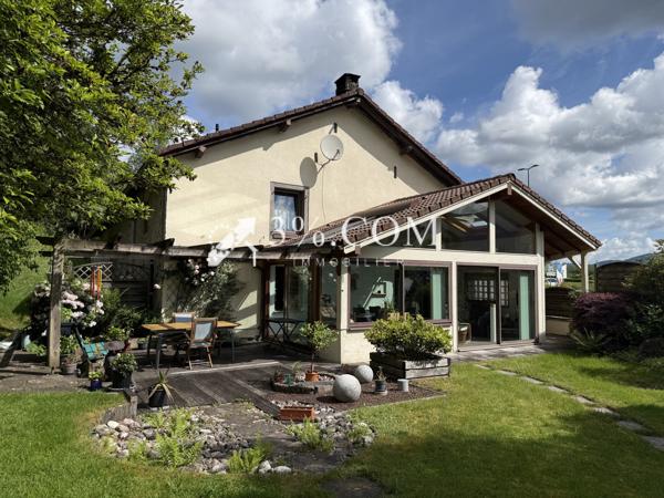 Maison
                                                                                                                                                                                                                                                                                                                        8 pièce(s)                                                                                                                                                                                                          5 chambre(s)                                                                                                                                                                                                          242  m²