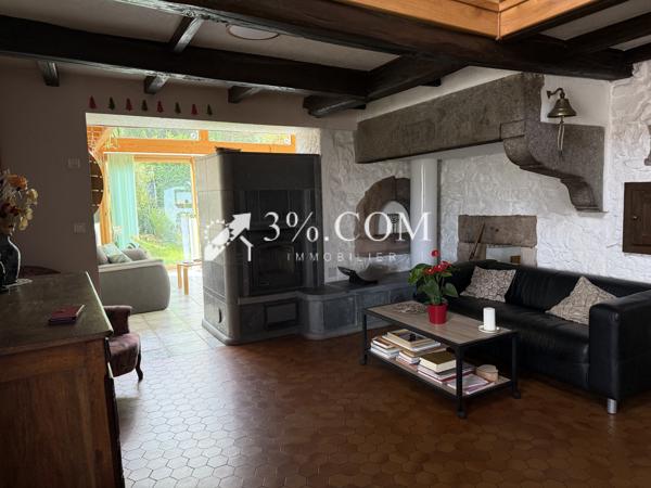 Maison
                                                                                                                                                                                                                                                                                                                        8 pièce(s)                                                                                                                                                                                                          5 chambre(s)                                                                                                                                                                                                          242  m²