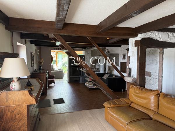 Maison
                                                                                                                                                                                                                                                                                                                        8 pièce(s)                                                                                                                                                                                                          5 chambre(s)                                                                                                                                                                                                          242  m²