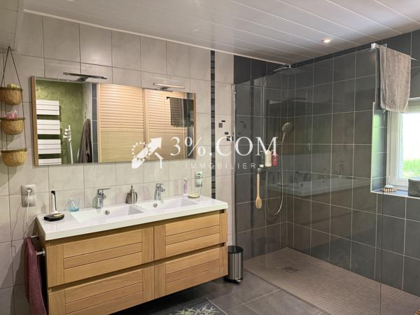 Maison
                                                                                                                                                                                                                                                                                                                        8 pièce(s)                                                                                                                                                                                                          5 chambre(s)                                                                                                                                                                                                          242  m²