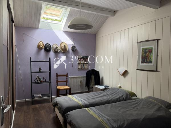 Maison
                                                                                                                                                                                                                                                                                                                        8 pièce(s)                                                                                                                                                                                                          5 chambre(s)                                                                                                                                                                                                          242  m²