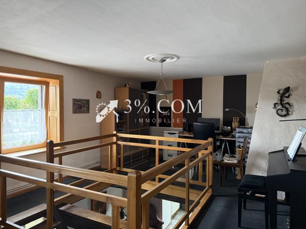 Maison
                                                                                                                                                                                                                                                                                                                        8 pièce(s)                                                                                                                                                                                                          5 chambre(s)                                                                                                                                                                                                          242  m²