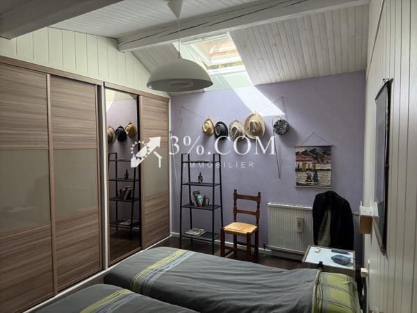Maison
                                                                                                                                                                                                                                                                                                                        8 pièce(s)                                                                                                                                                                                                          5 chambre(s)                                                                                                                                                                                                          242  m²