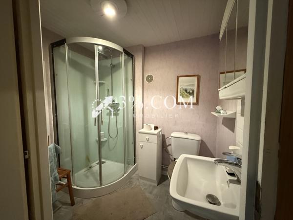 Maison
                                                                                                                                                                                                                                                                                                                        8 pièce(s)                                                                                                                                                                                                          5 chambre(s)                                                                                                                                                                                                          242  m²