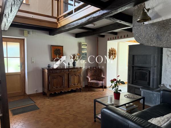 Maison
                                                                                                                                                                                                                                                                                                                        8 pièce(s)                                                                                                                                                                                                          5 chambre(s)                                                                                                                                                                                                          242  m²