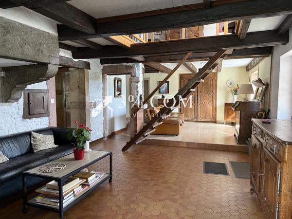 Maison
                                                                                                                                                                                                                                                                                                                        8 pièce(s)                                                                                                                                                                                                          5 chambre(s)                                                                                                                                                                                                          242  m²