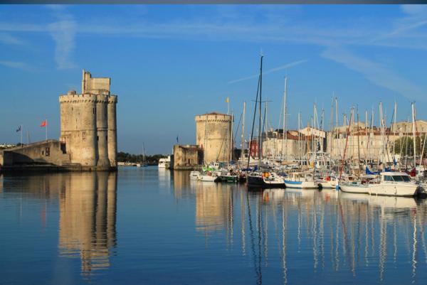Superbe affaire de Coffe Shop/petite restauration à vendre Vieux Port LA ROCHELLE (17), emplacement N°1